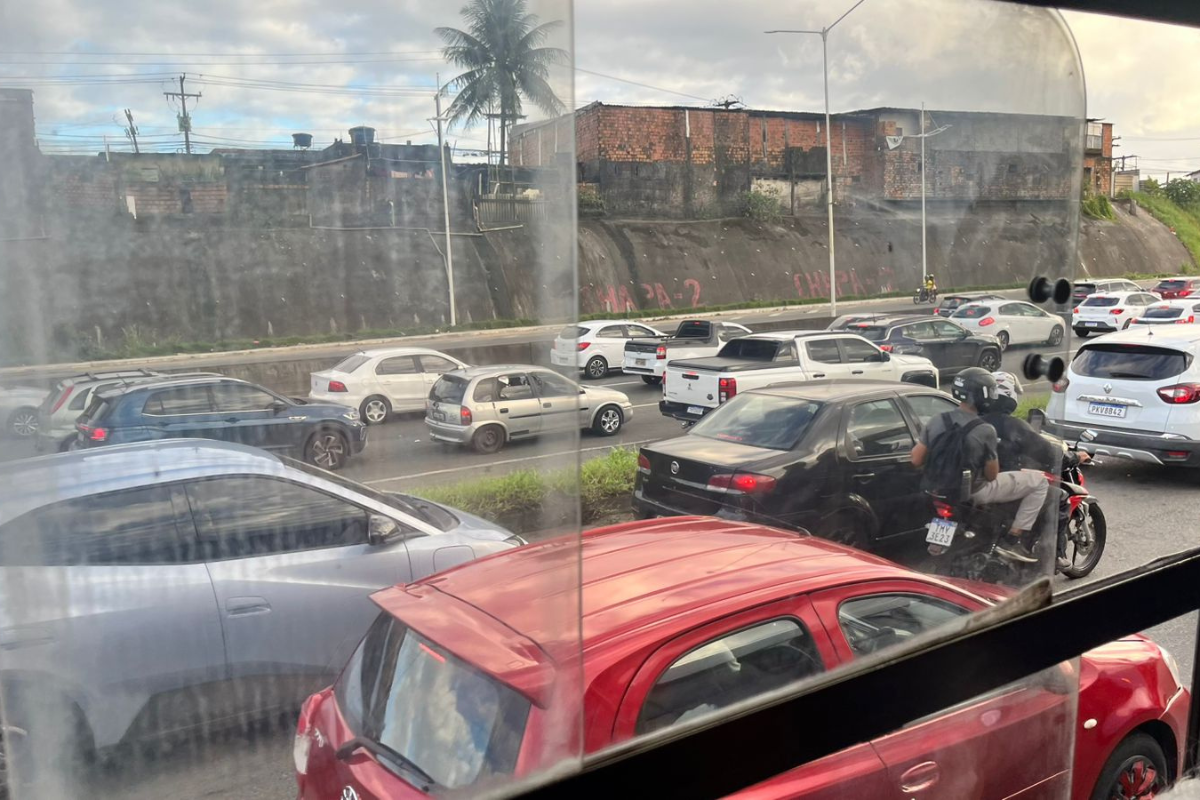 Tr&acirc;nsito Intenso Causa Congestionamento De Cerca De 2 Horas Na Br 224 Em Dire&ccedil;&atilde;o a Feira De Santana.  Foto: Rosana Bomfim Aratu On