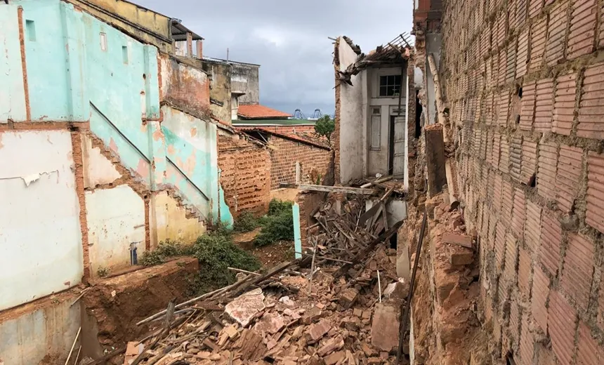 Casarão desaba no bairro da Soledade; Codesal foi acionada