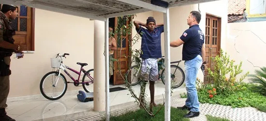 Riachão de Jacuípe: marido e filha de gerente de joalheria feito reféns são liberados