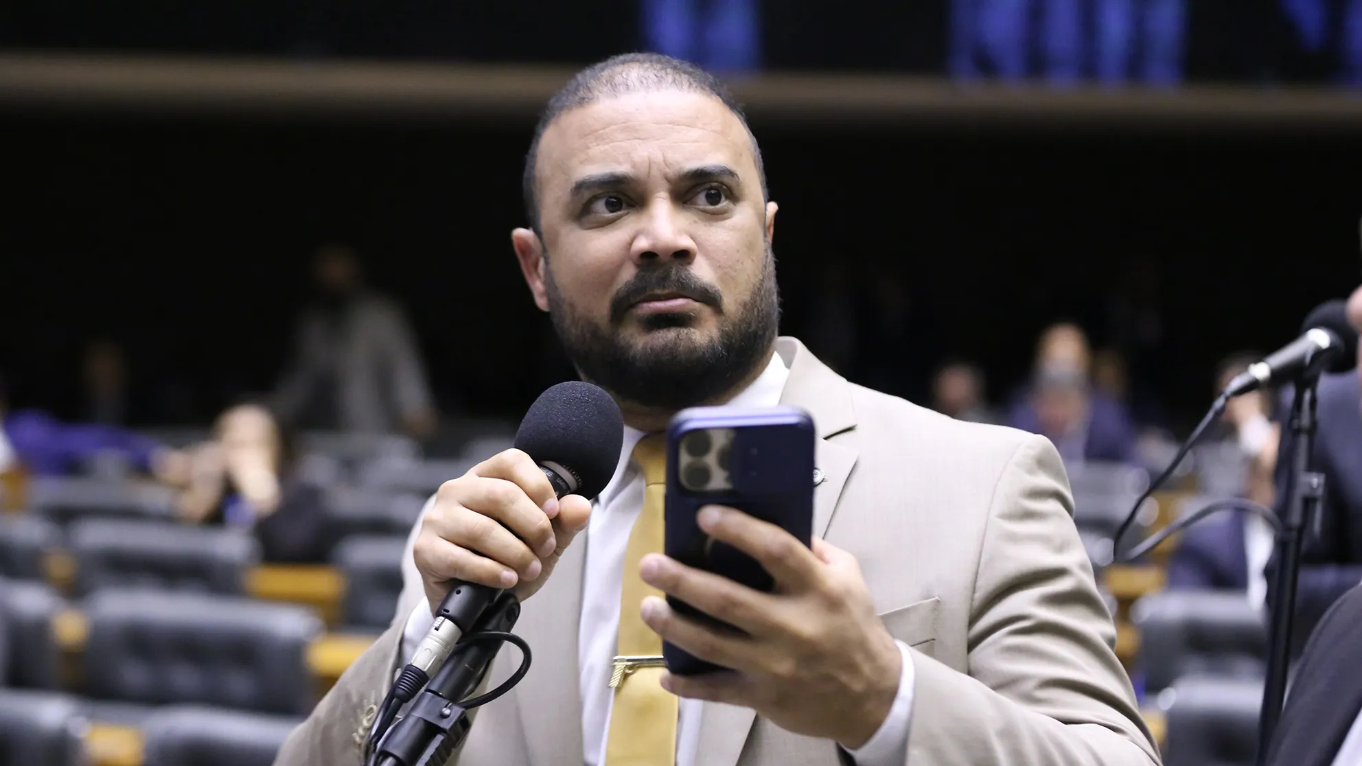 Bolsonaro usou deputado baiano para burlar medidas cautelares, aponta PF