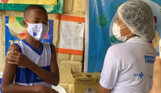 Começa a aplicação da primeira dose da vacina contra a Covid-19 em escolas da rede municipal de Salvador