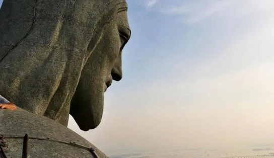 Rio de Janeiro celebra os 90 anos do Cristo Redentor; monumento de 38 metros de altura fica no alto do Morro do Corcovado