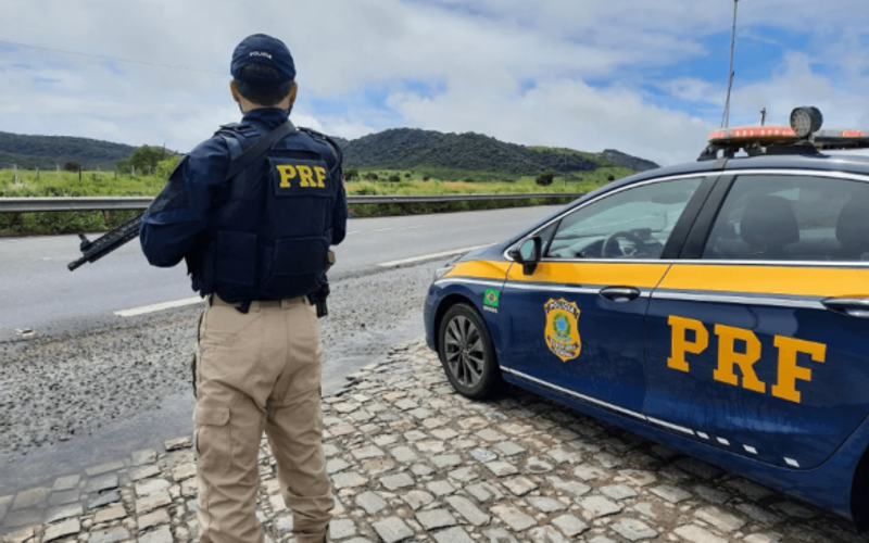 A PRF orienta condutores a utilizarem equipamentos de prote&ccedil;&atilde;o, respeitarem os limites de velocidade e manterem dist&acirc;ncia segura dos demais ve&iacute;culos/Foto: Divulga&ccedil;&atilde;o/PRF