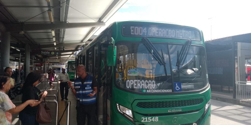 Primeiro ônibus da linha especial sai da estação da Lapa/Foto: Divulgação / Semob