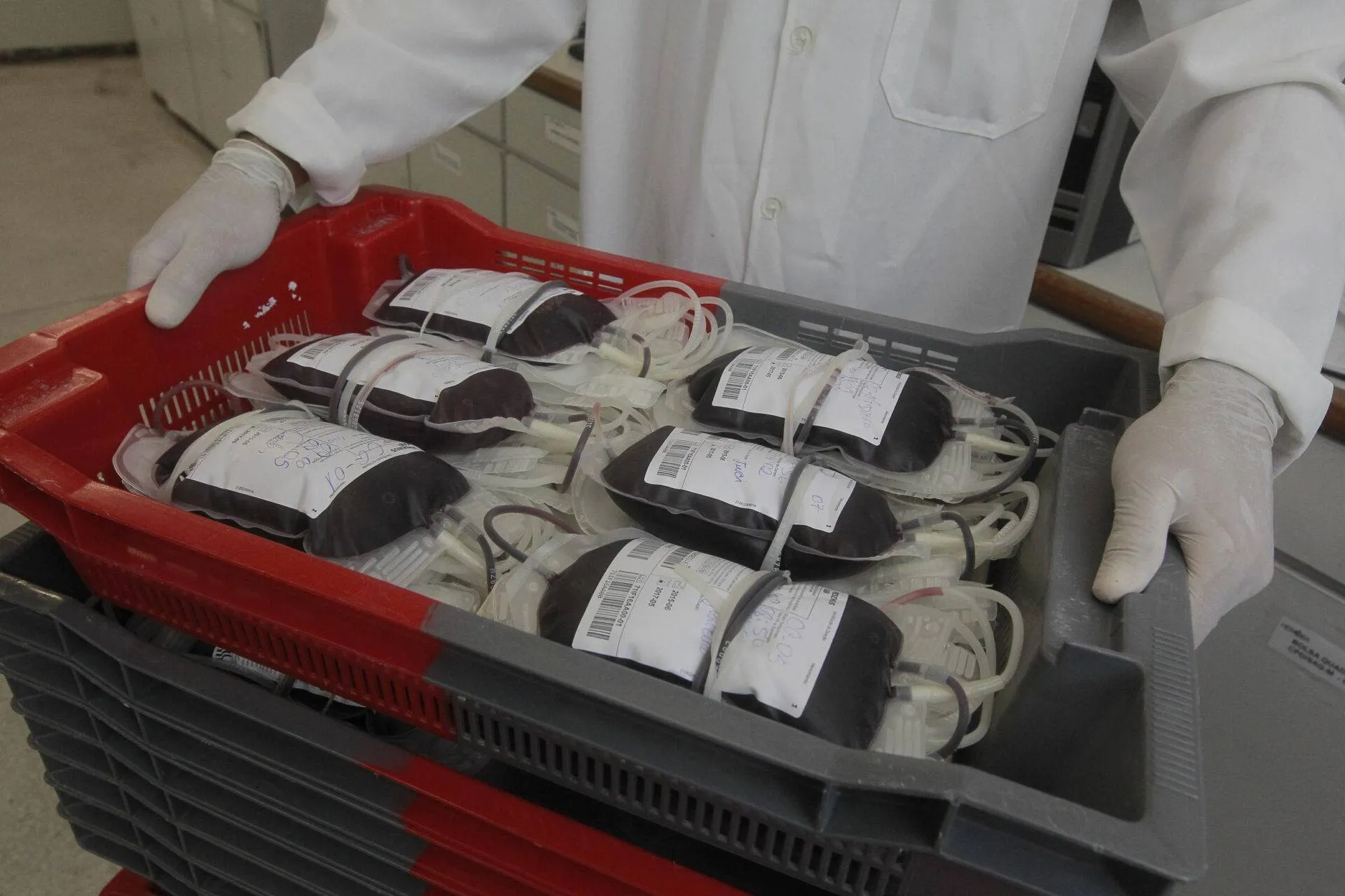Com estoque crítico de sangue, Hemoba estimula doações em campanha de verão
