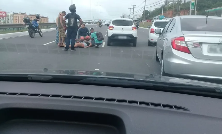 Duas mulheres ficam feridas após acidente na Avenida Paralela