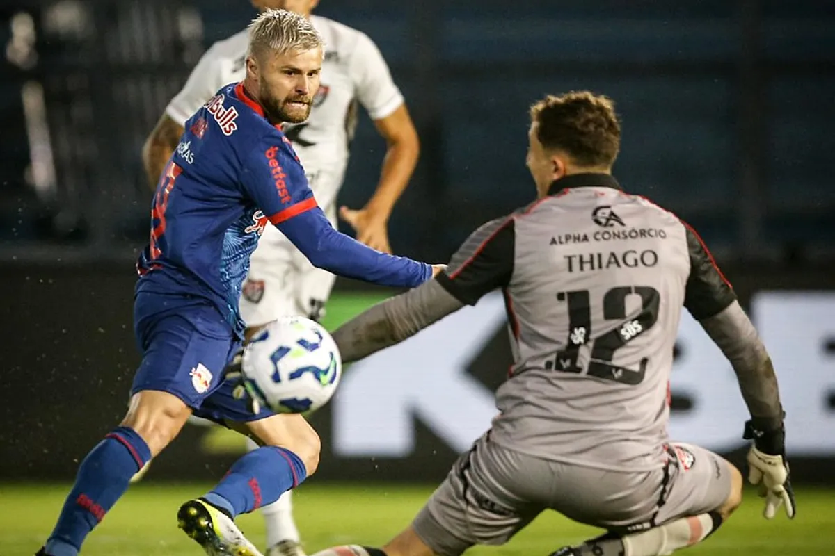 Show do Sasha! Vitória perde para o Bragantino e se complica na tabela