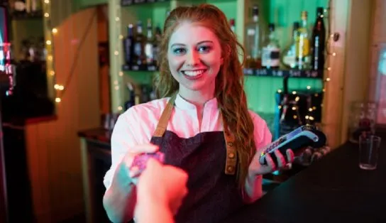 Técnico de enfermagem, assistente de bar, empacotador e mais; SIMM oferece 35 vagas de emprego para esta terça