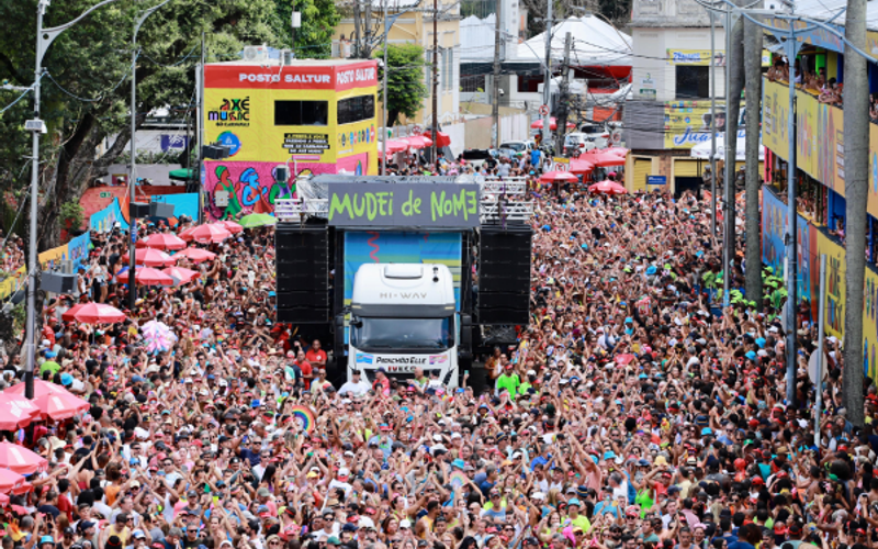 O Carnaval de Salvador em 2026 terá início na quinta-feira, 12 de fevereiro, e irá até a terça-feira, 17 de fevereiro. O tema oficial da festa será uma homenagem aos 110 anos do samba/Foto: Bruno Concha
