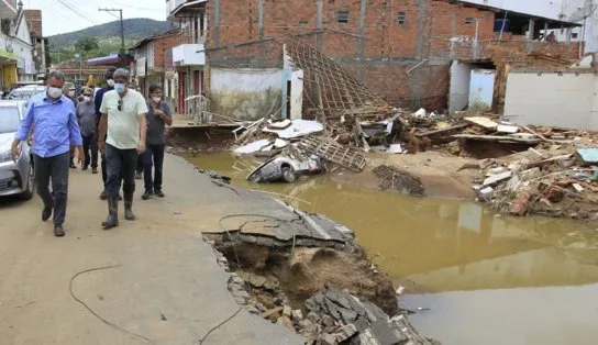 Número de desabrigados na Bahia em razão das chuvas cai, mas 30 mil seguem sem casa