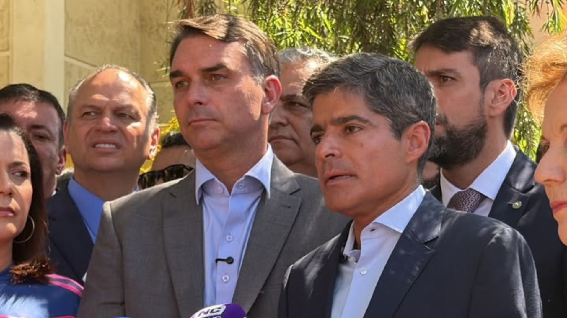 ACM Neto oficializa apoio a Fl&aacute;vio Bolsonaro no segundo turno das elei&ccedil;&otilde;es