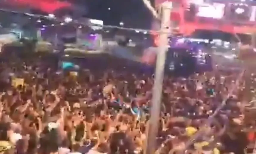 “Ei, Bolsonaro, vai tomar no c*”; gritam foliões ao som de BaianaSystem; assista