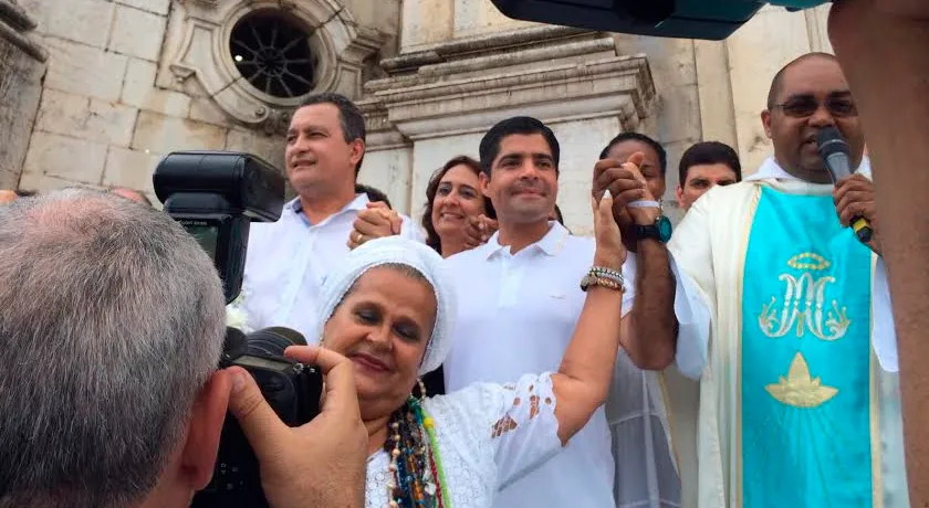 ‘QUEM QUER VOTO VAI A PÉ’: Em ano eleitoral, Lavagem do Bonfim se transforma em primeiro termômetro para candidatos