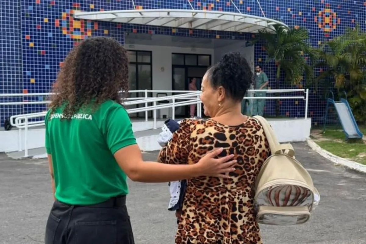 Bebê encontrado sozinho no Carnaval de Salvador passa por exames médicos