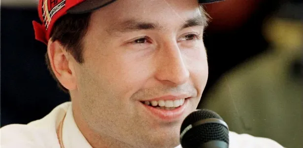 Ex-vice Campeão Mundial de F1 agora dirige carro funerário na Alemanha
