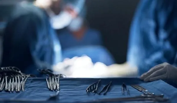 Homem toma "viagra para touro", tem ereção por três dias e precisa ser hospitalizado