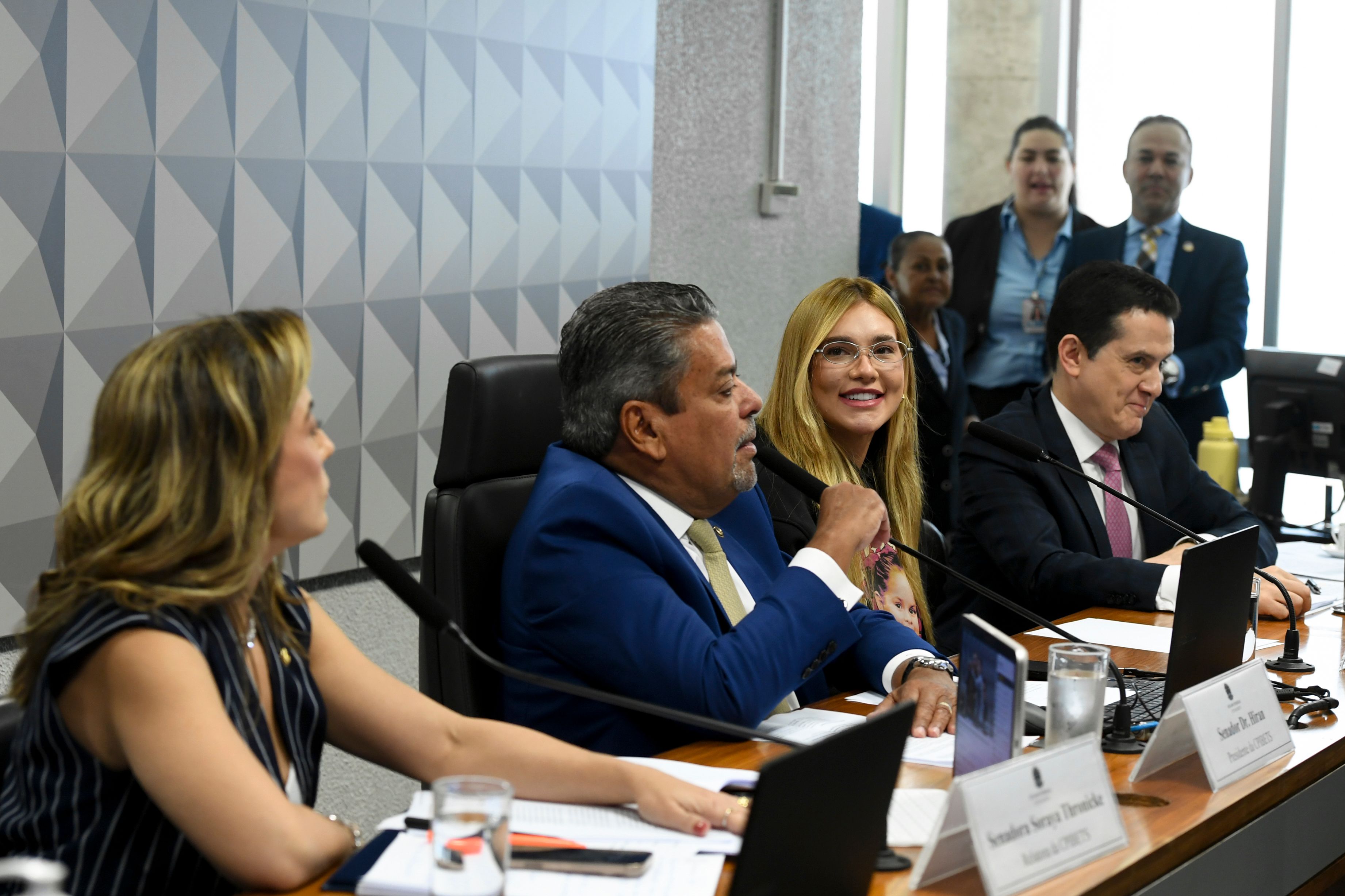 O senador também saiu em defesa da influenciadora. | Foto: Edilson Rodrigues/Agência Senado