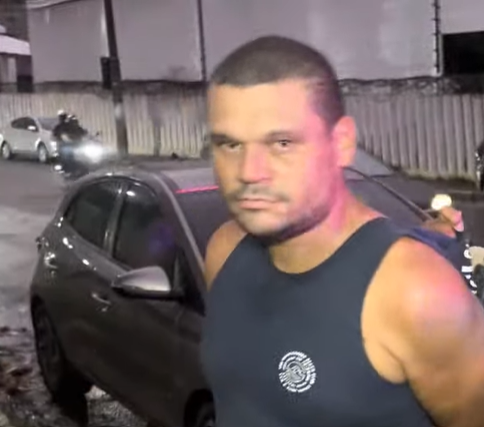 Homem foge da Central de Flagrantes após ser preso em Salvador.| Reprodução: Fala Dani/ Tv Aratu