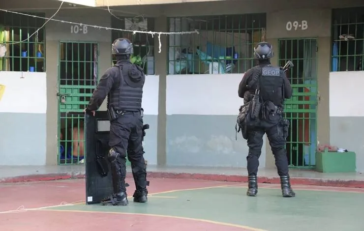 Armamentos apreendidos durante buscas a fugitivos do sistema prisional serão apresentados neste domingo (22)
