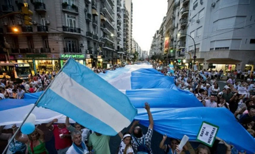 Argentina: greve geral atinge vários setores e envolve sociedade civil