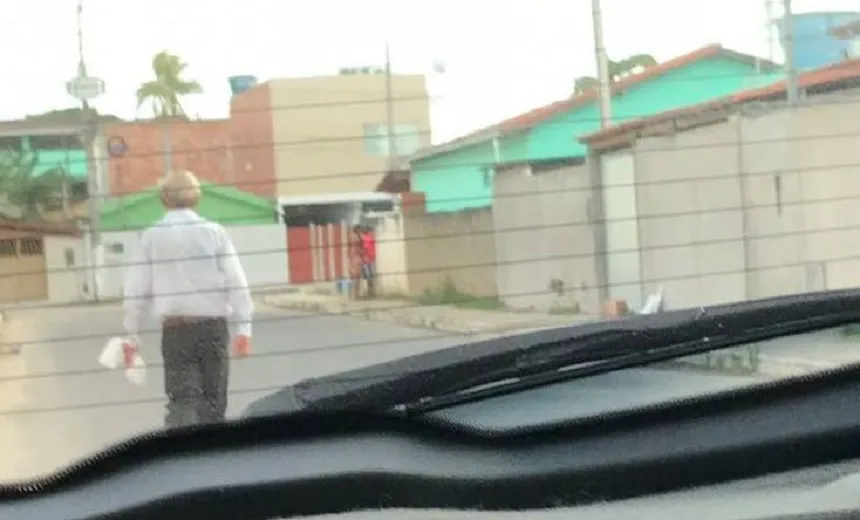 SEM PUDOR: Casal é flagrado mantendo relações sexuais na rua em Conceição do Jacuípe
