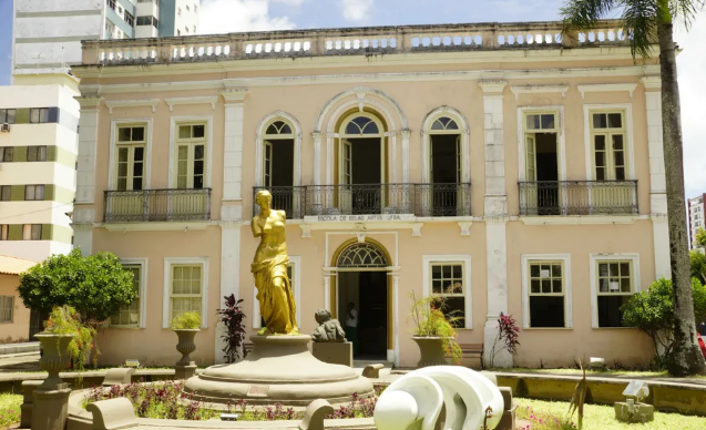 A programa&ccedil;&atilde;o Escola de Belas Artes da UFBA re&uacute;ne cursos de borbado, fotografia, desenho e pintura.| Foto: Divulga&ccedil;&atilde;o