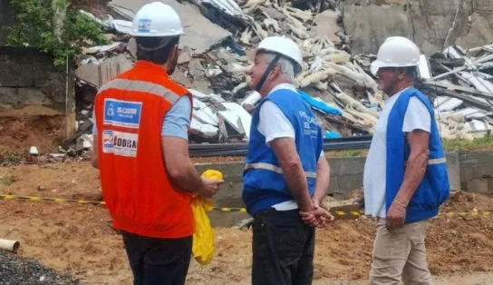 Deslizamento de terra deixa uma pessoa soterrada em Cajazeiras 11