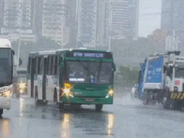Chuva se mant&eacute;m constante em Salvador. Foto: Aratu On