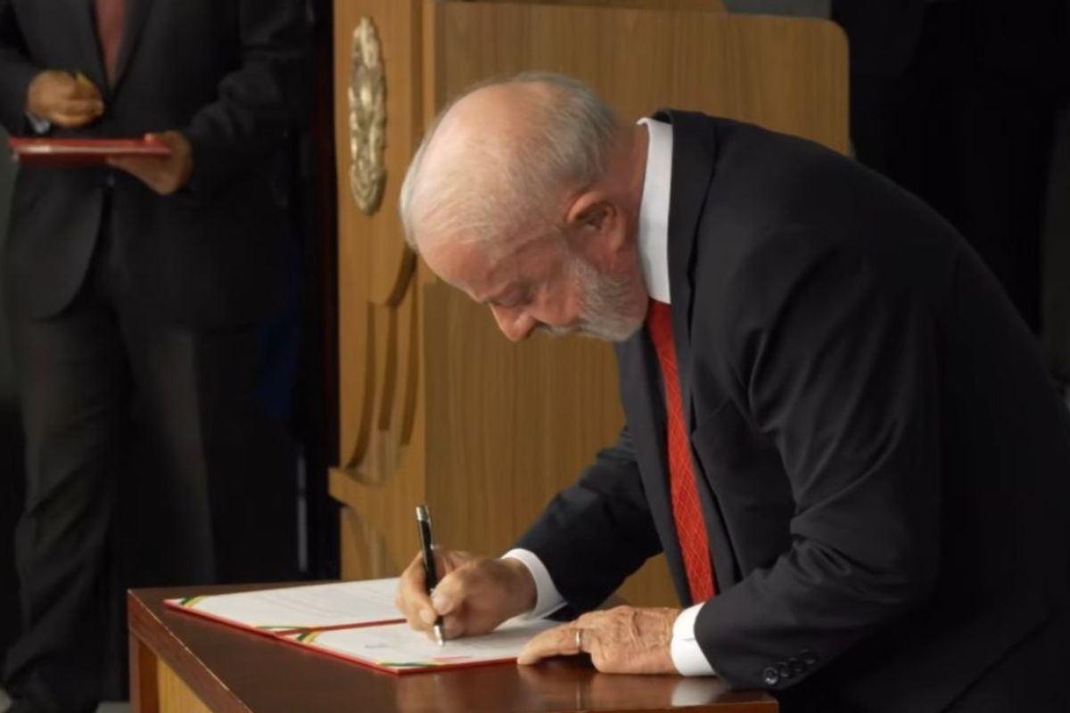 o governo federal anunciou nesta quinta-feira (17) um reajuste de 15,04% nos valores do Bolsa Fam&iacute;lia.