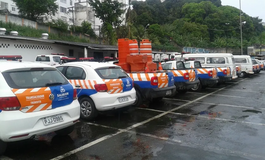 DEU B.O: Motoristas do Uber e agente da Transalvador brigam no aeroporto de Salvador