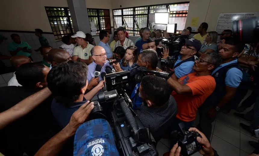“Estou fazendo o que posso para livrar a Bahia do PT”, disse Zé Ronaldo na votação