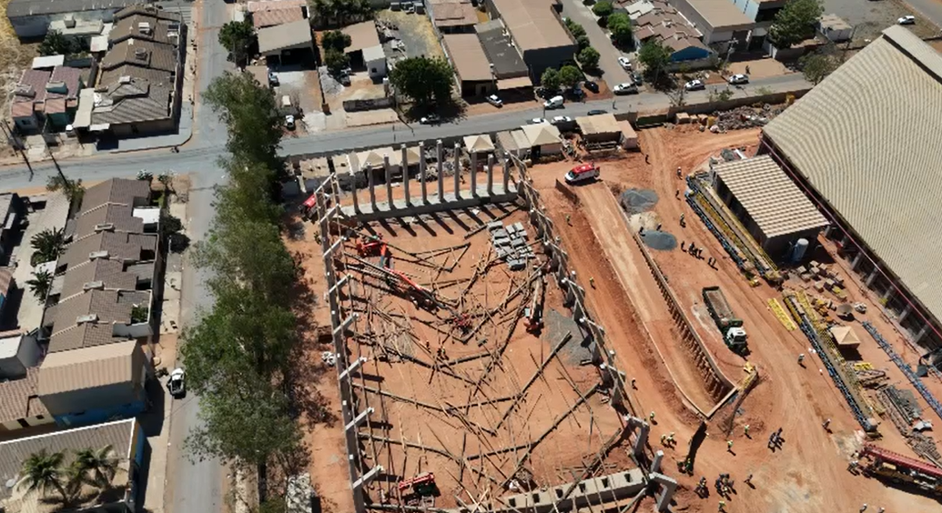 Quatro trabalhadores morreram durante um desabamento registrado em uma estrutura em constru&ccedil;&atilde;o nas instala&ccedil;&otilde;es da empresa Galvani, em Lu&iacute;s Eduardo Magalh&atilde;es nesta quinta-feira (10).