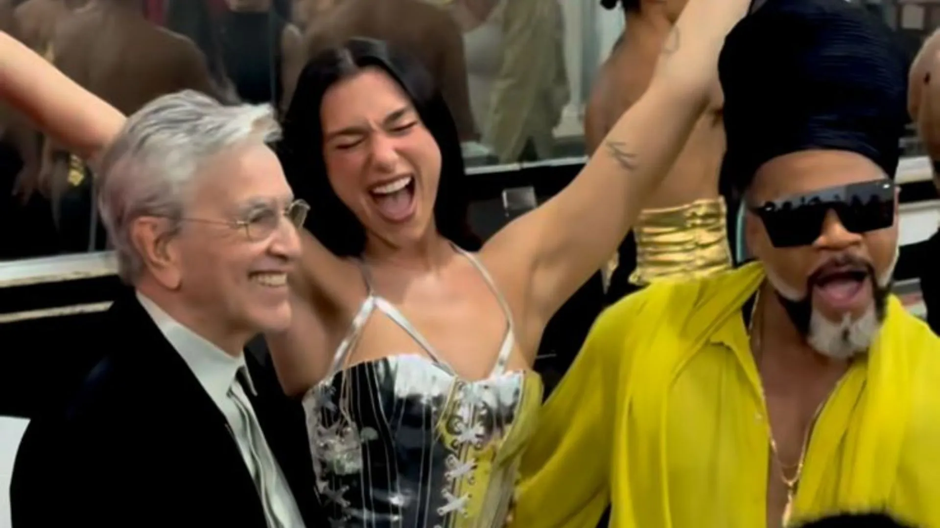 'Tribalipas', brincou Clara Buarque, filha de Carlinhos Brown, na legenda de foto do artista ao lado de Caetano e 