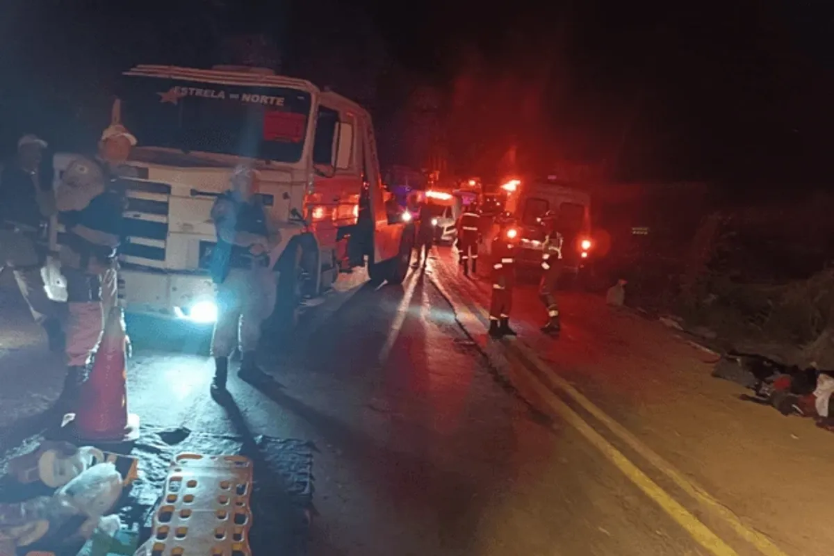 &Ocirc;nibus Tomba E Deixa Pelo Menos 40 Pessoas Feridas Em Diamantina Mg. Foto: Reprodu&ccedil;&atilde;o 