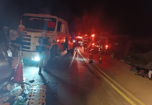 Ônibus de trabalhadores rurais tomba e deixa 40 pessoas feridas
