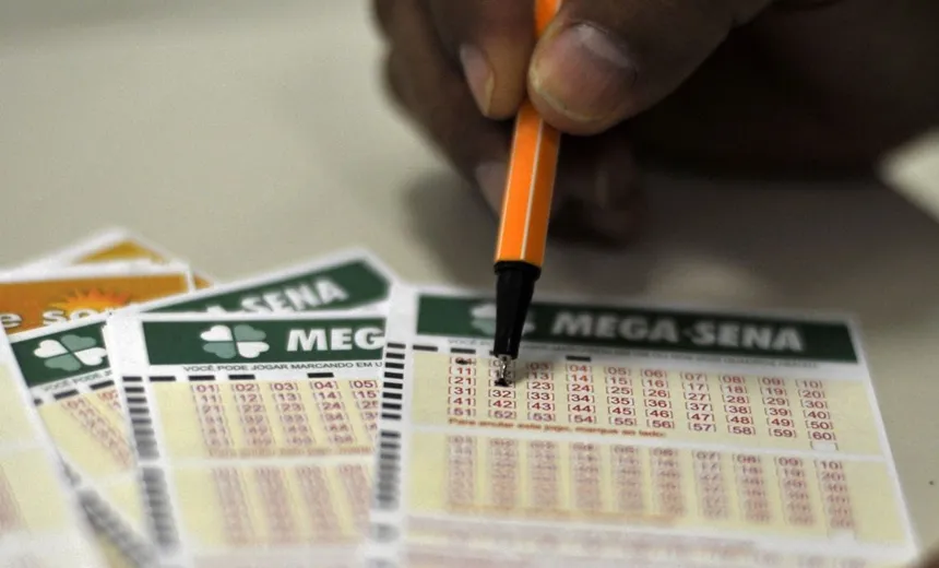 Prêmio de R$ 3 milhões da Mega-Sena deste sábado pode render R$ 11 mil por mês