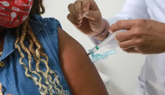 Confira os postos de vacinação contra Covid-19 nesta terça-feira em Salvador