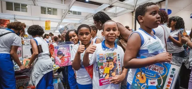 Alunos da rede municipal ganham vales-livro de R$ 40 na Bienal do Livro da Bahia