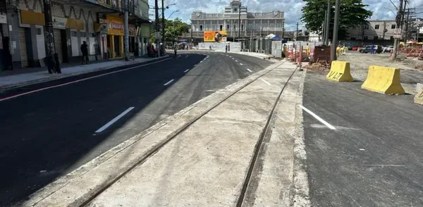 Avanço das obras do VLT antecipa reabertura de trecho da Av. Jequitaia