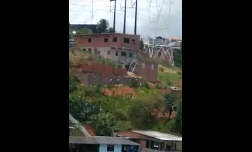 Tiroteio entre PM e bandidos em Pernambués é filmado por moradores; assista