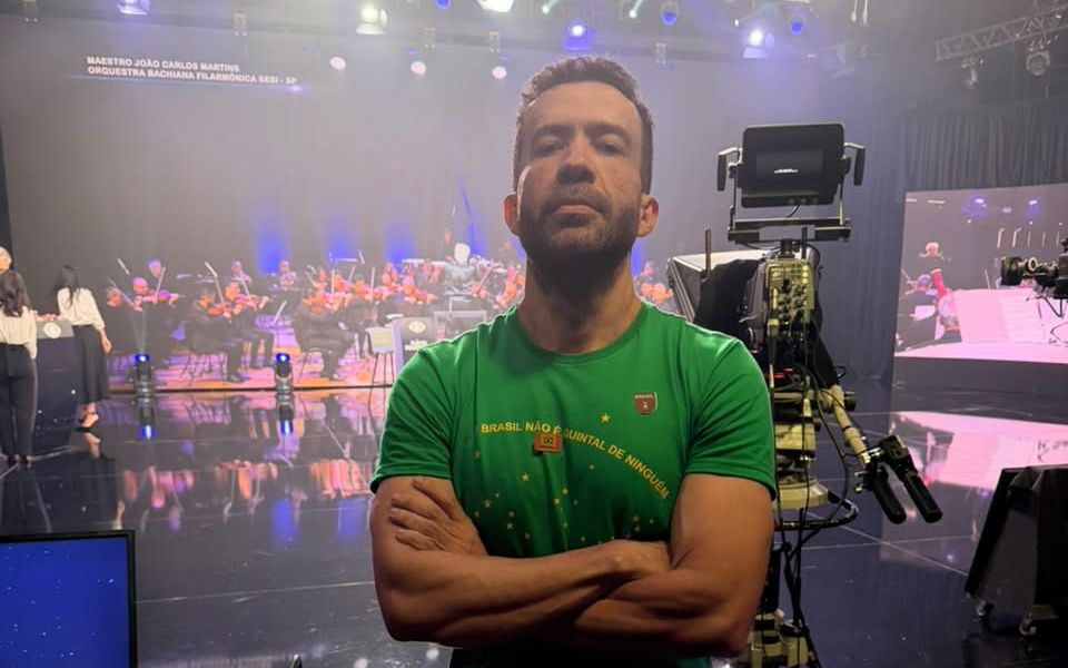 Janones recebe alta hospitalar