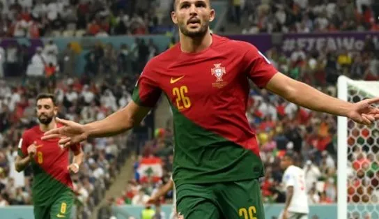 Chocolate nos suíços: Portugal joga bem, se classifica e mostra ser mais que apenas CR7