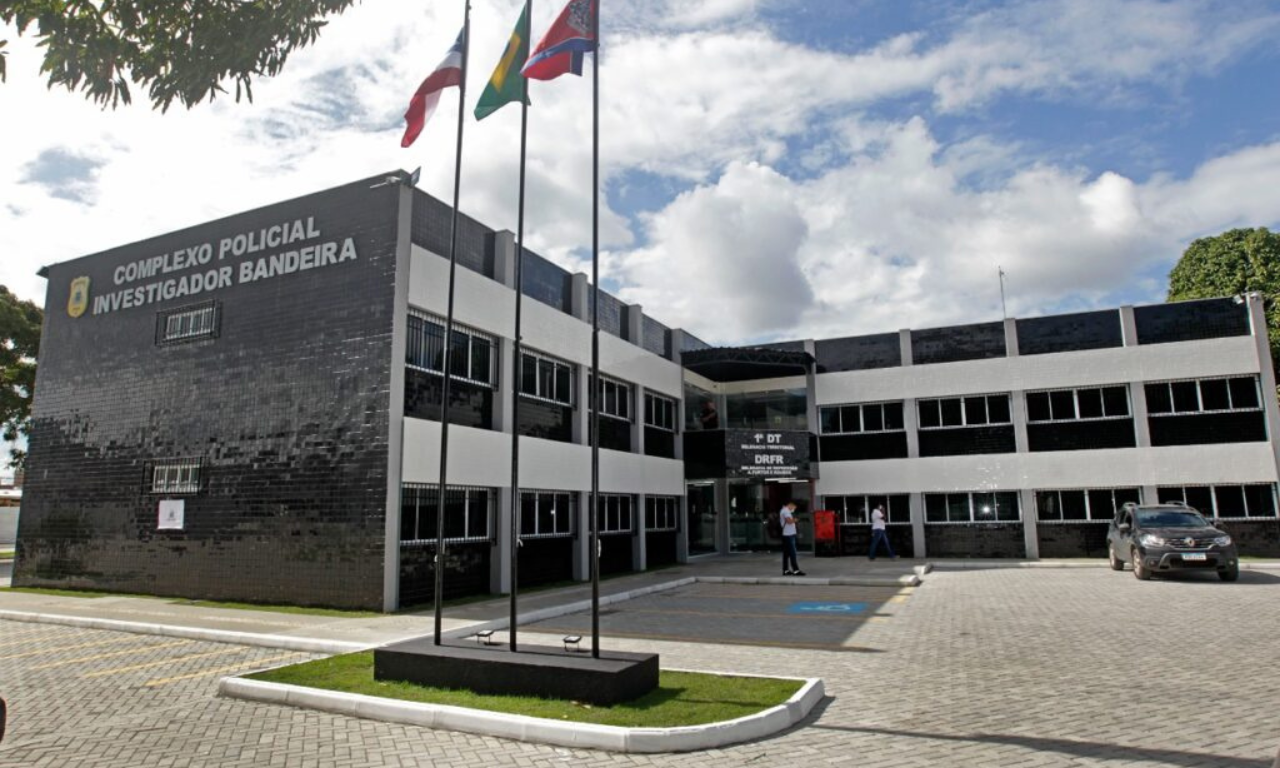 Casal é preso suspeito de incendiar casa envolvida em disputa judicial.Foto: Divulgação | PCBA