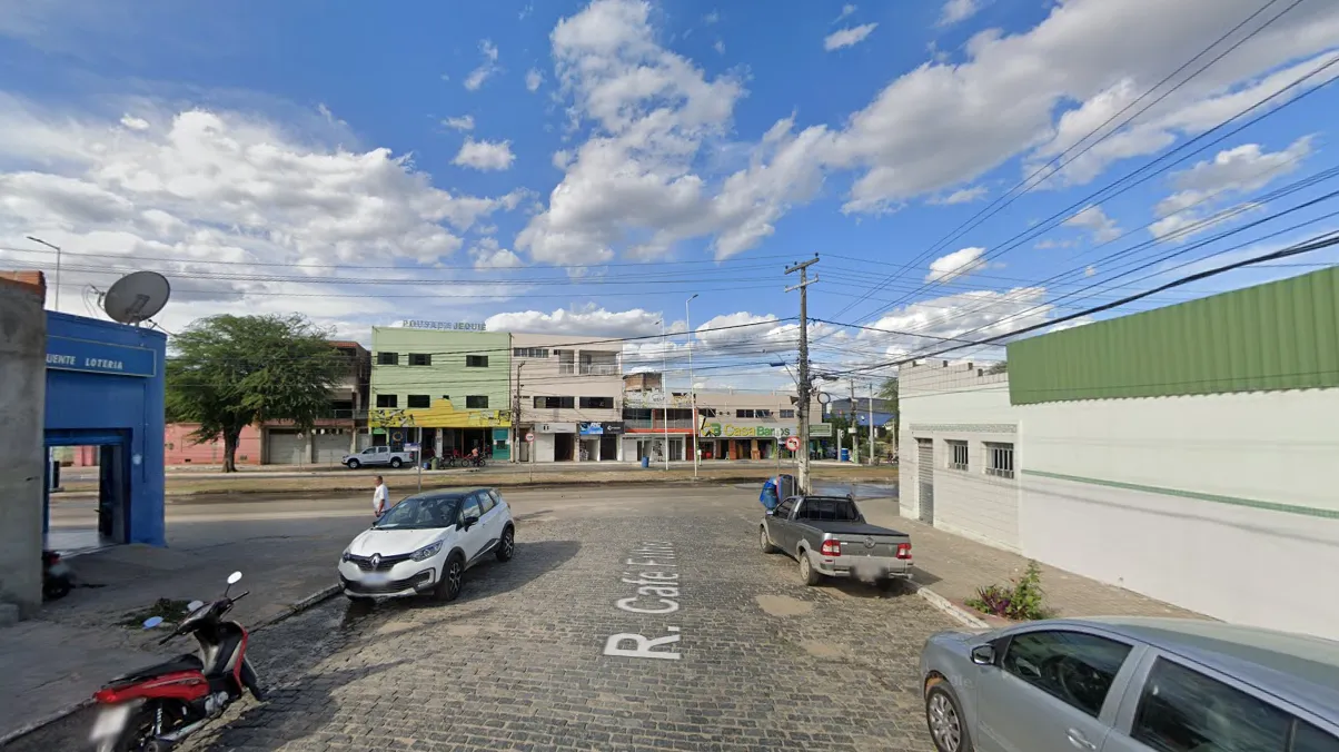 Homem é assassinado a tiros dentro de bar em Jequié