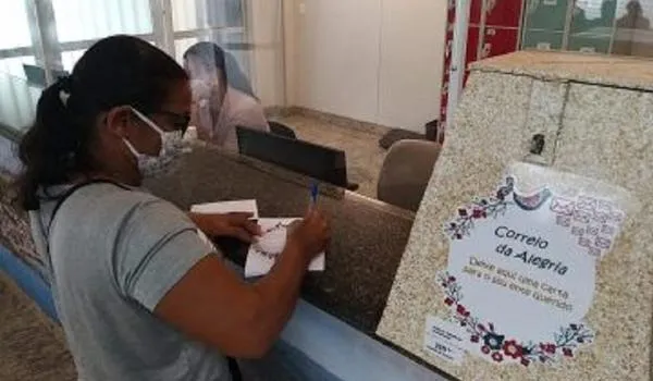 Projeto permite que pacientes com coronavírus recebam cartas de familiares em hospital de Salvador