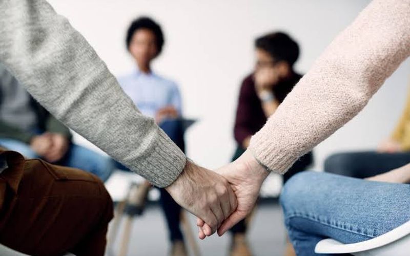 Reconhecer que as bets est&atilde;o causando preju&iacute;zos n&atilde;o &eacute; sinal de fraqueza. Procurar ajuda &eacute; uma forma de cuidado e pode facilitar a retomada do controle sobre a pr&oacute;pria rotina/Foto: Freepik