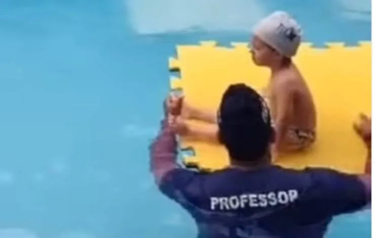 Conselho de Educação Física apura caso de professor de natação criticado por deixar criança submersa