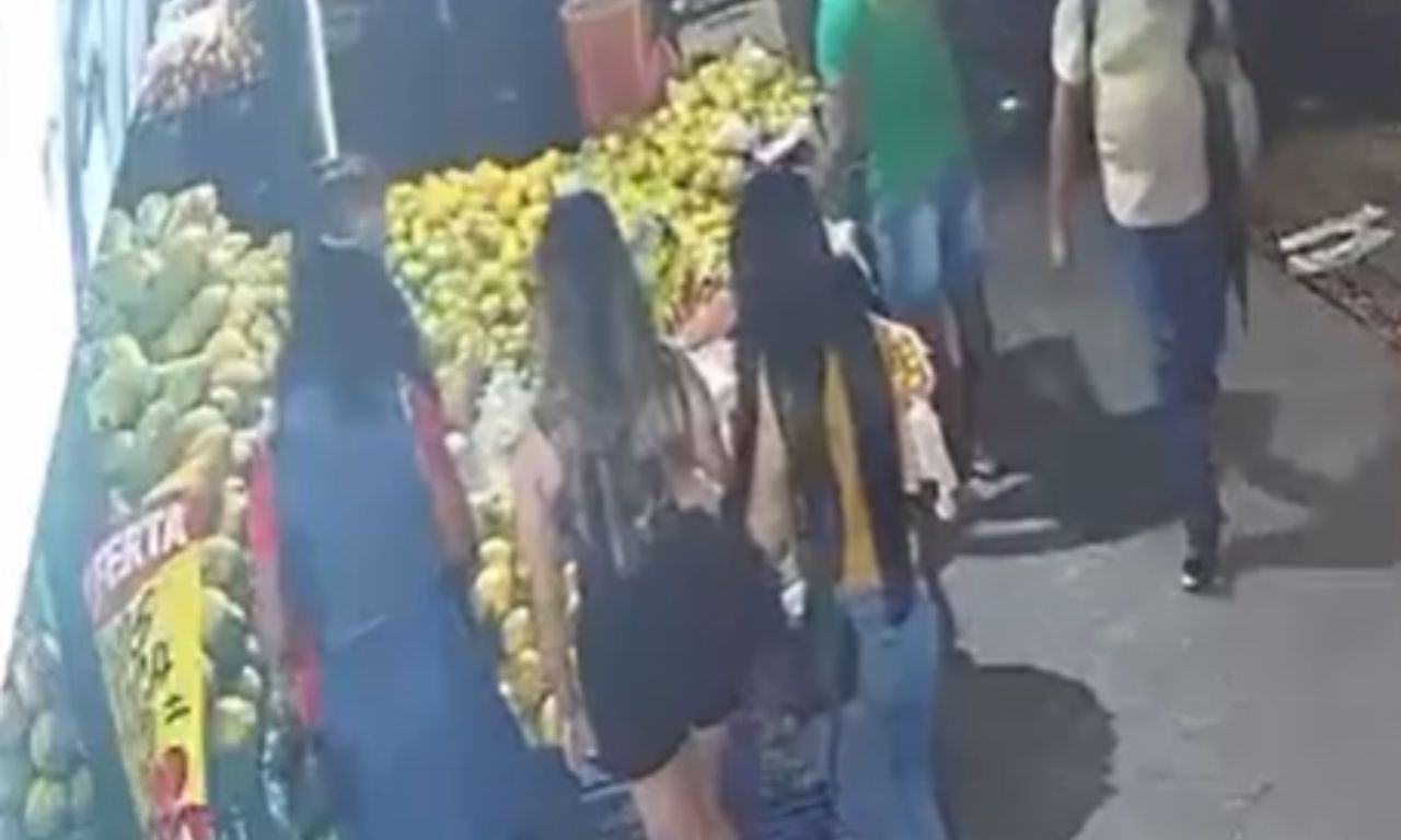 Roubo de celular em mercadinho no bairro de Brotas, em Salvador