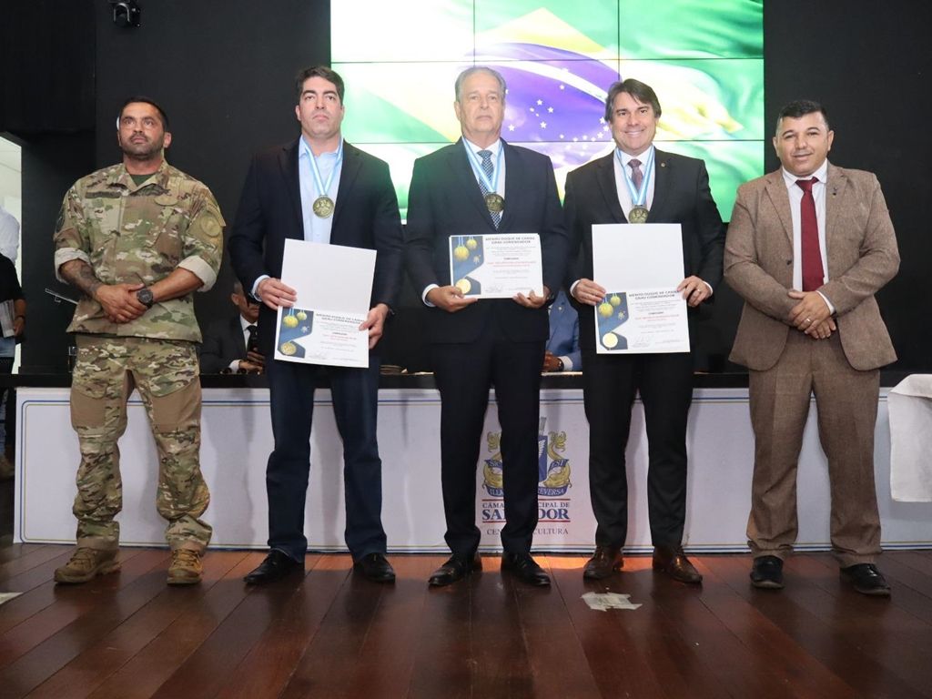 A cerimônia de entrega das honrarias aconteceu nesta sexta-feira, na Câmara Municipal. Foto: Divulgação