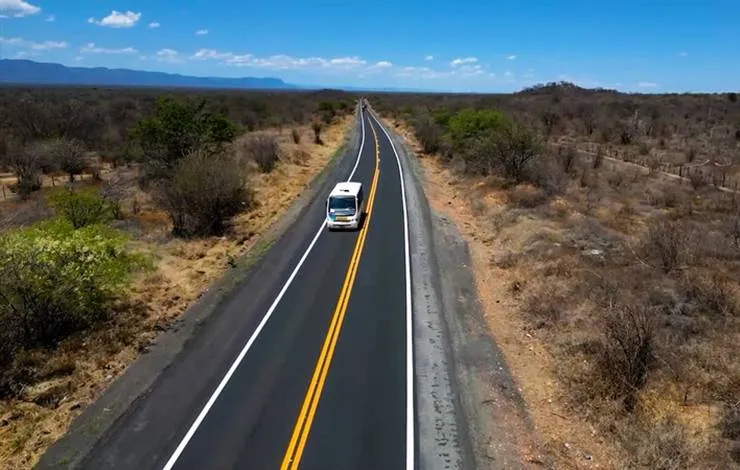 Rota de acesso à Chapada Diamantina, BR-242 tem 68 km revitalizados na Bahia